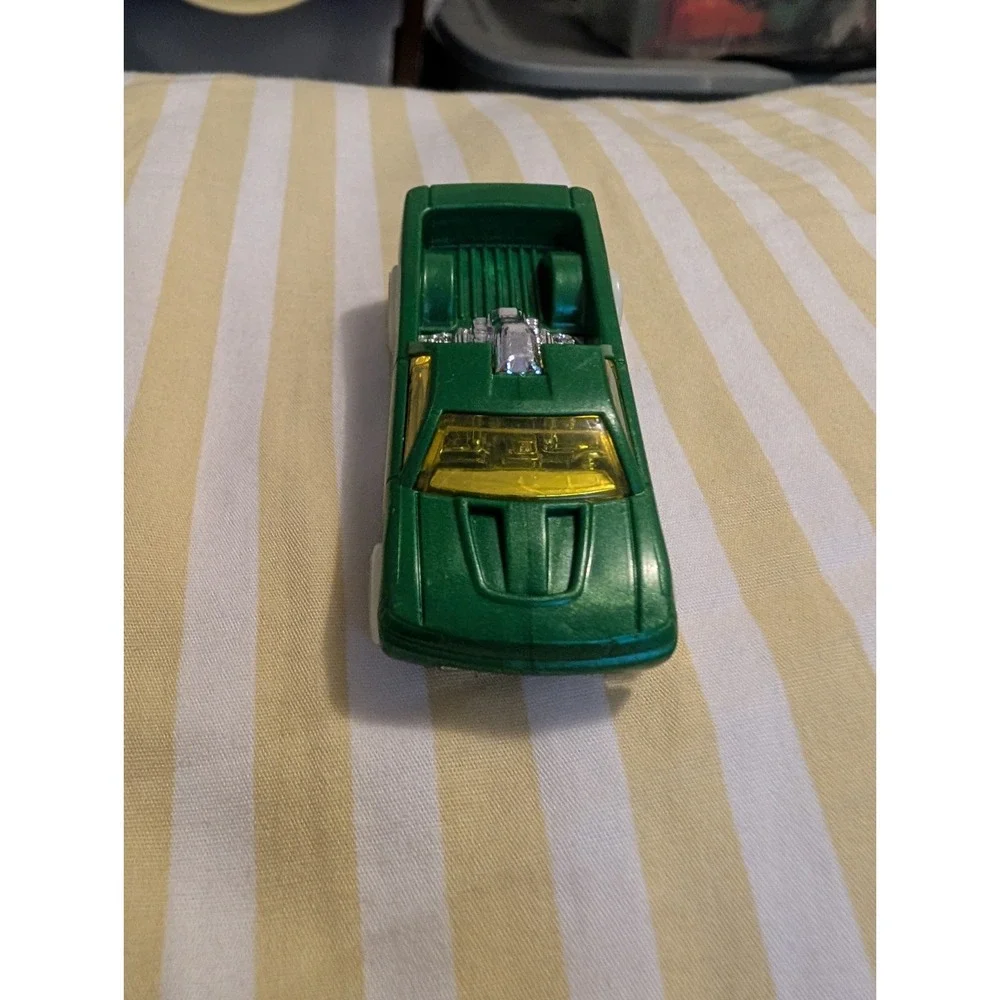 Hot Wheels Bedlam Diecast Car Toy Green White 1:64 Scale P78-S35 2015 B3550